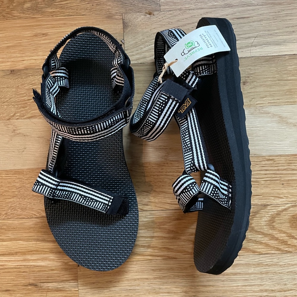 Women’s Teva sandals size 8